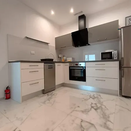 Emilia 빌라 포드고라